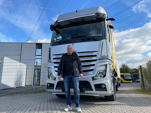 Fahrschultrucks.de - Ihr starker Partner für Miete - Leasing - Kauf von Fahrschulnutzfahrzeugen.