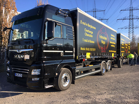 Fahrschultrucks.de - Ihr starker Partner für Miete - Leasing - Kauf von Fahrschulnutzfahrzeugen.