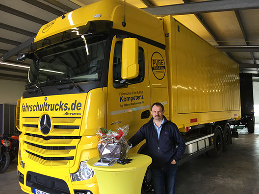 Fahrschultrucks.de - Ihr starker Partner für Miete - Leasing - Kauf von Fahrschulnutzfahrzeugen.
