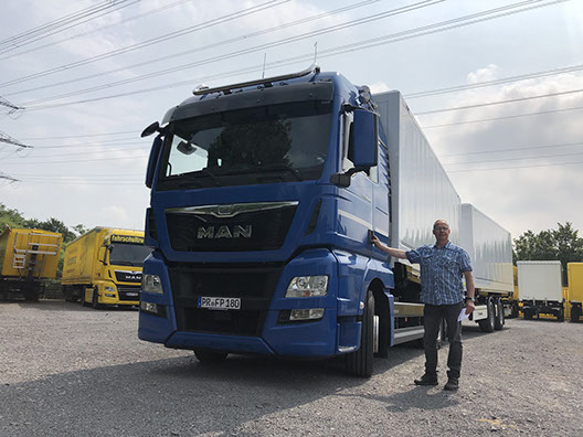 Fahrschultrucks.de - Ihr starker Partner für Miete - Leasing - Kauf von Fahrschulnutzfahrzeugen.